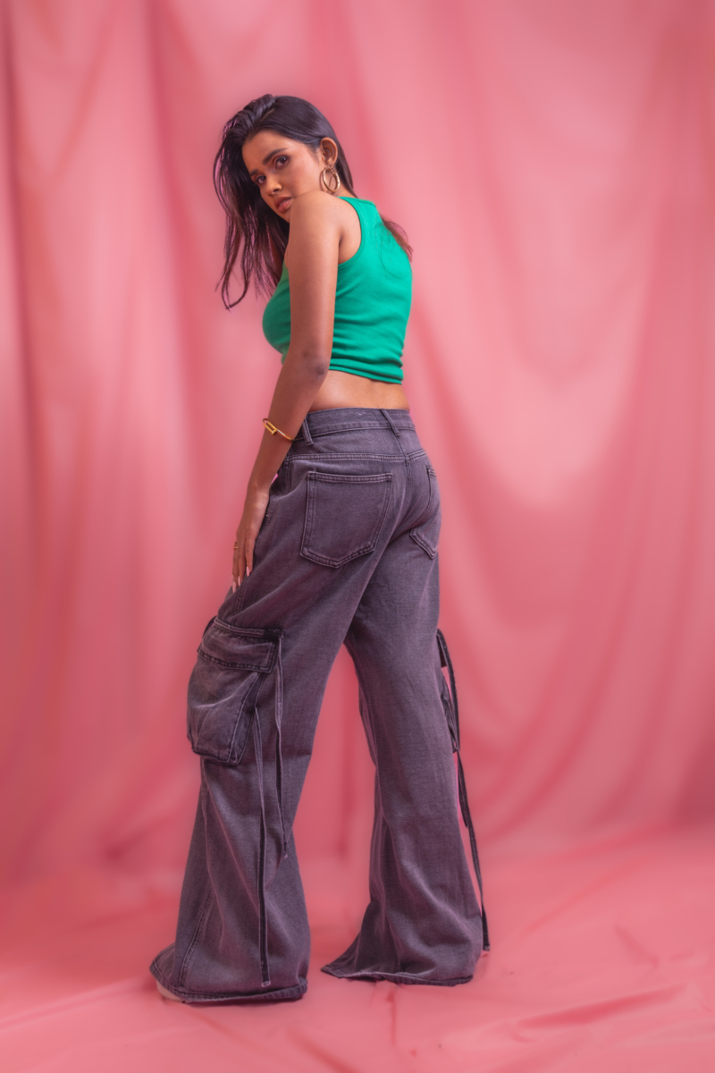 V-Hem Sleeveless Crop Top - Image 4