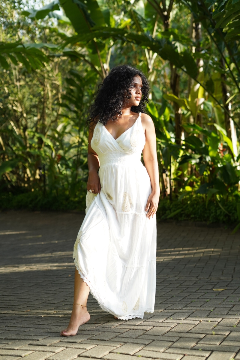 White Embroider Detailed Maxi Dress - Image 2