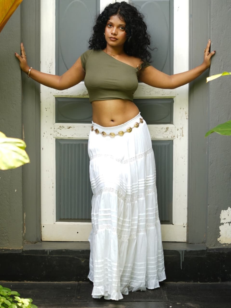 Simple Detailed White Maxi Skirt - Image 3